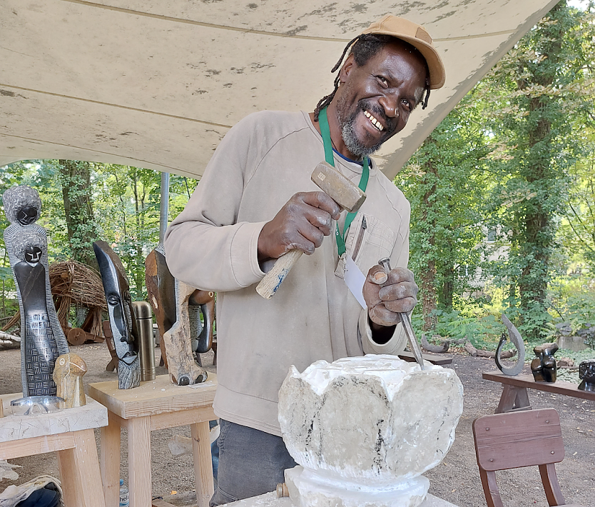 Tapiwa Chapo zu Beginn seiner Arbeit (Foto: Europa-Rosarium)