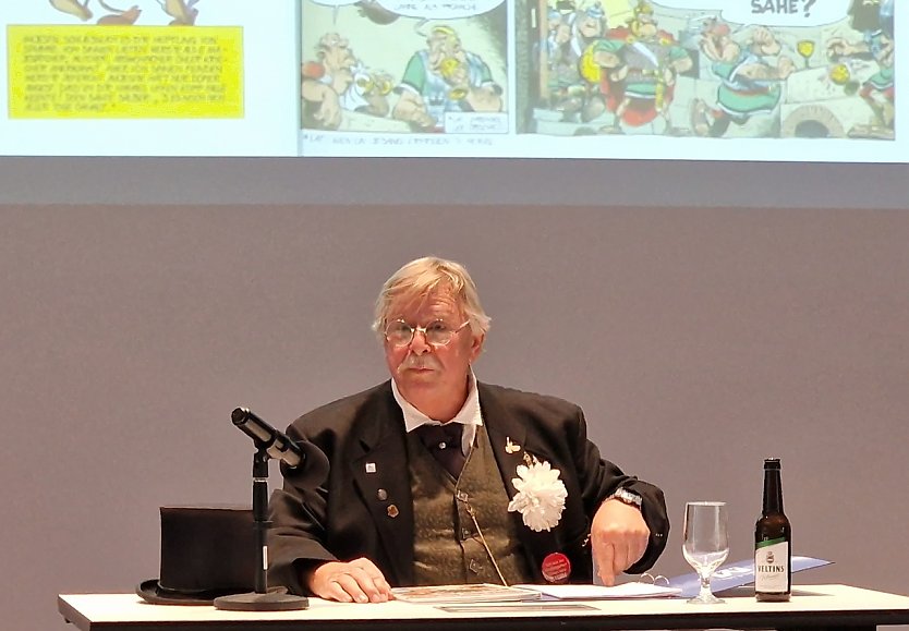 Winfried Schmitt versucht sich an Weltliteratur (Foto: nnz)