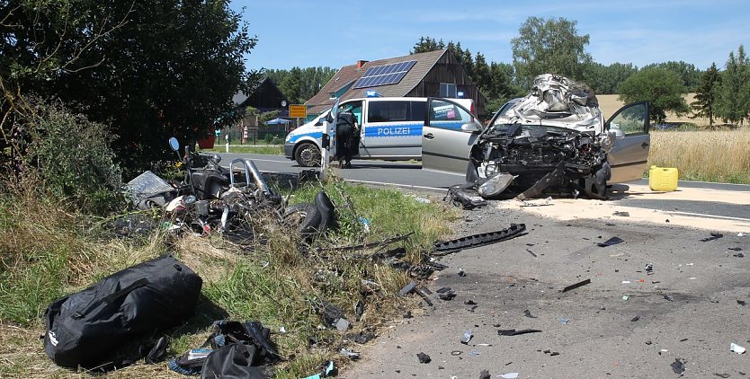 Schrecklicher Unfall auf der B 243 (Foto: S. Dietzel)