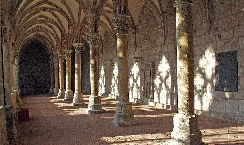 Führung im Abendlicht (Foto: © ZisterzienserMuseum Kloster )