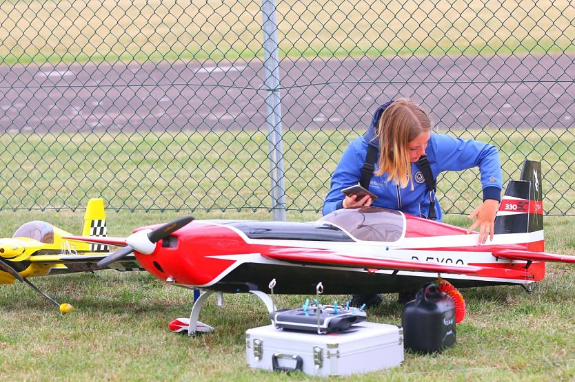 Modellfliegen ist nicht nur Männersache... (Foto: privat)