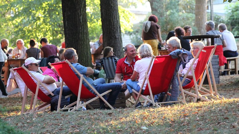 Bestes Unterhaltungsprogramm bei passendem Wetter machte sichtlich gute Sommerlaune (Foto: Eva Maria Wiegand)