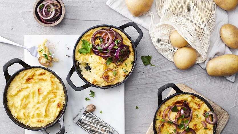 Vegane Mac and Cheese mit Kartoffeln: So lässt sich der Tag der Kartoffel am 19. August lecker feiern. (Foto: KMG)