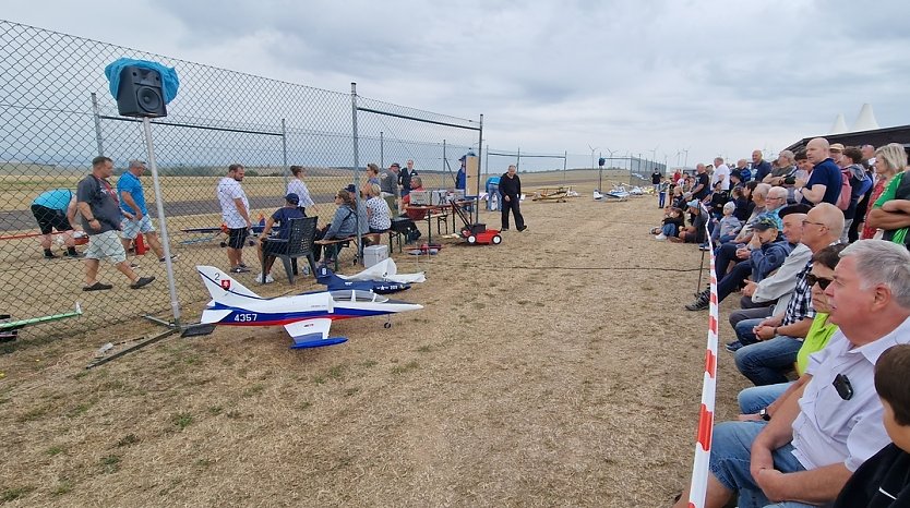 Flugtag bei Hain war außerordentlich gut besucht (Foto: nnz)