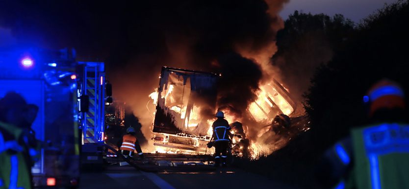 Ausgebrannter Lkw auf der A38 (Foto: S. Dietzel)