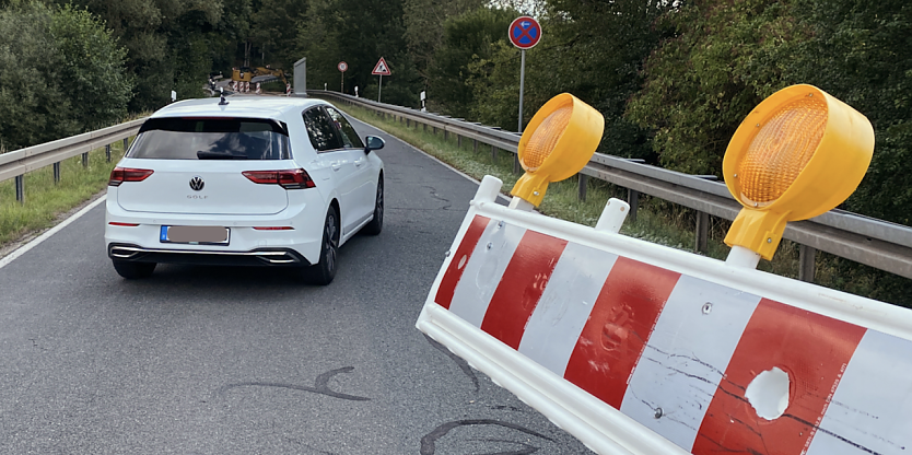 Gesperrte Straße zwischen Buchholz und Stempeda (Foto: VGF)