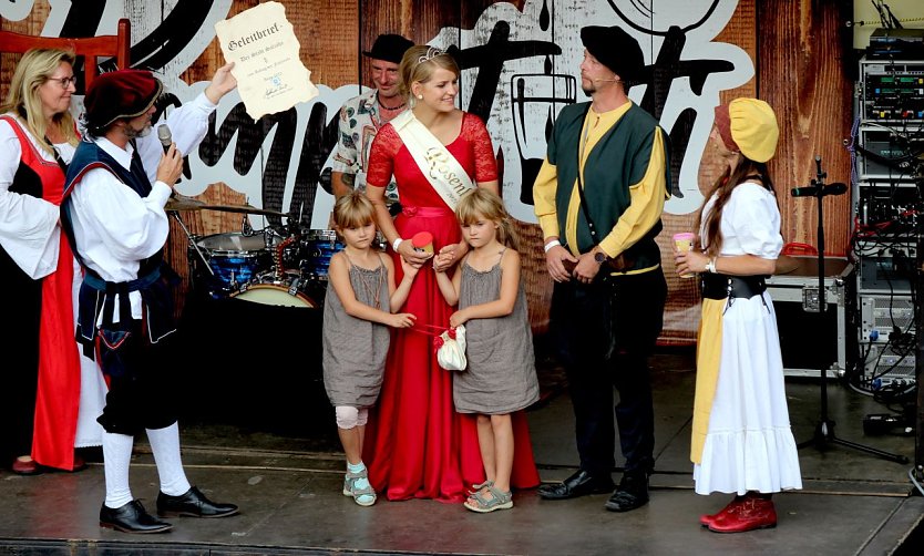 Unterhaltsamer Abschied nach einem fröhlichen Fest (Foto: Eva Maria Wiegand)