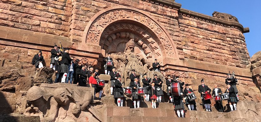 „Barbarossa Pipes & Drums" auf dem Kyffhäuserdenkmal (Foto: Heiko Kolbe)