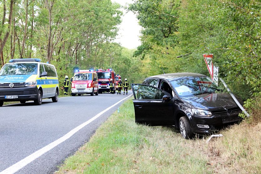 Unfall bei Flinsberg (Foto: Feuerwehr Heiligenstadt)