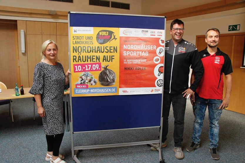 v.l.: Kathrin Materlik, Leiterin der Abfallbehörde, KSB-Chef Patrick Börsch und der Organisator des Nordhäuser Sporttages, Jonny Kleinschmidt (Foto: agl)