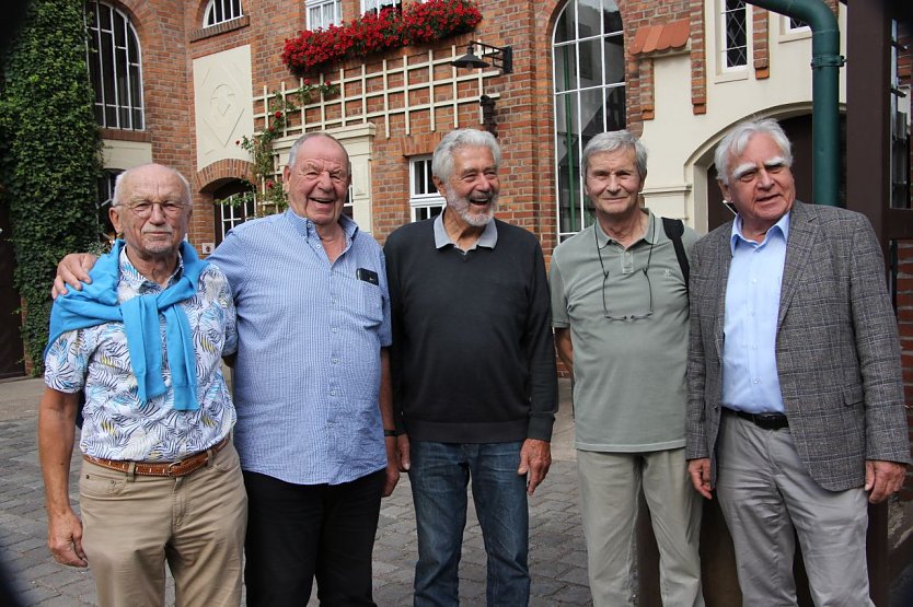Sie waren vor 50 Jahren als Kampfrichter bei den Olympischen Spielen in München dabei: von links Dr. Wolfgang Czaja (Dreieich), Gerd Kluge (Hamburg), Hans Gröschel (Göttingen), Heiner Loose (Marburg) und Eberhardt Gramsch (Göttingen) (Foto: Uwe Tittel)