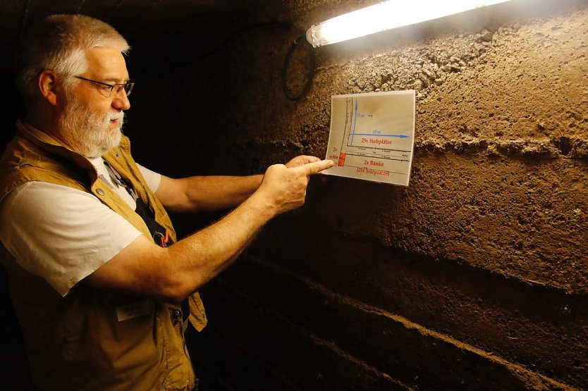 Draußen wie drinnen wurden diverse Informationsmaterialien angebracht (Foto: agl)