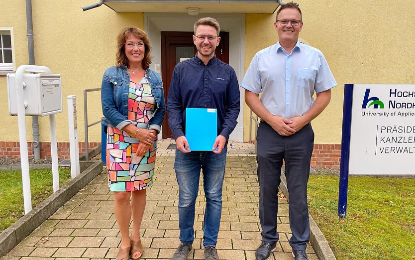 Prof. Dr. Cordula Borbe (Vizepräsidentin für Studium und Lehre) und Hochschulpräsident Prof. Dr. Jörg Wagner hießen Prof. Dr. Markus Sauerwein an der Hochschule Nordhausen herzlich willkommen. (Foto: Tina Bergknapp)