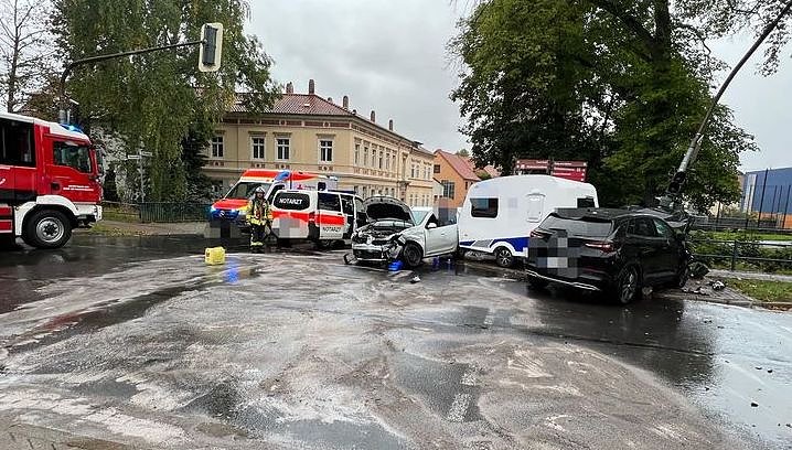 Unfall heute Nachmittag in Bad Langensalza (Foto: Feuerwehr Bad Langensalza)