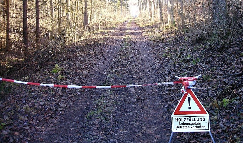 Die Versuchung ist wie an einer Rot anzeigenden Fußgängerampel groß, wenn man sich unbeobachtet fühlt: Trotzdem STOPP! Wer hier weitergeht, begibt sich in Lebensgefahr (Foto: Dr. Horst Sproßmann)