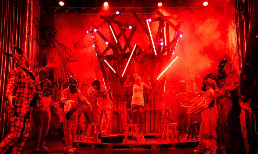 Szenenfoto aus dem Musical "Jedermann" in der Blasiikirche (Foto: TNLOS)