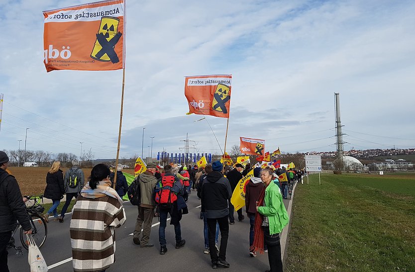 ÖDP-Anhänger auf einem Spaziergang oder einer Demonstration oder einem Protestmarsch (Foto: Symbolfoto: ÖDP-Archiv)