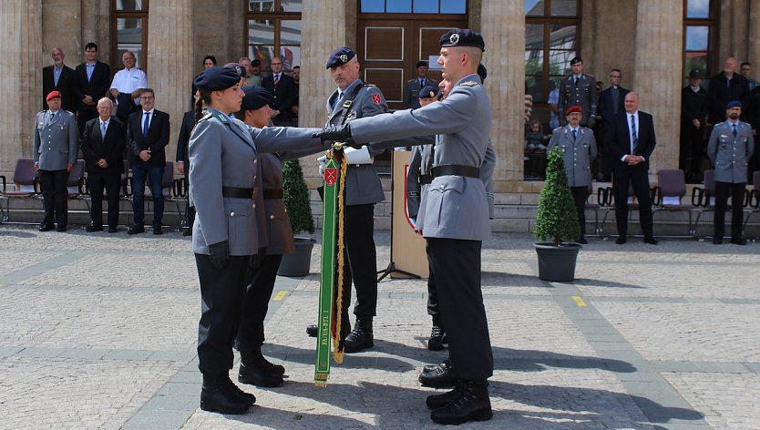(Archiv) Fahneneid der neuen Rekruten der Bundeswehr am 25. Mai 2022 auf dem Sondershäuser Marktplatz (Foto: Eva Maria Wiegand)