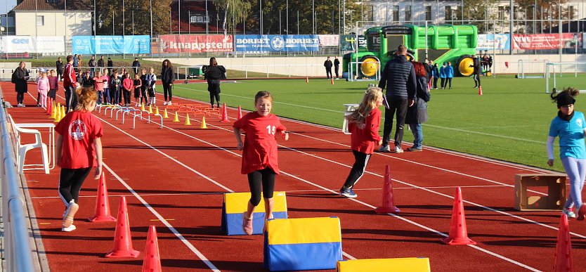 Sechs sportliche Stationen warteten auf die Kinder (Foto: oas)