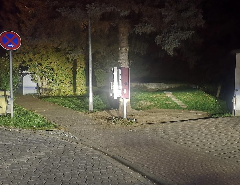 Zigarettenautomat gesprengt (Foto: Landespolizeiinspektion Nordhausen)