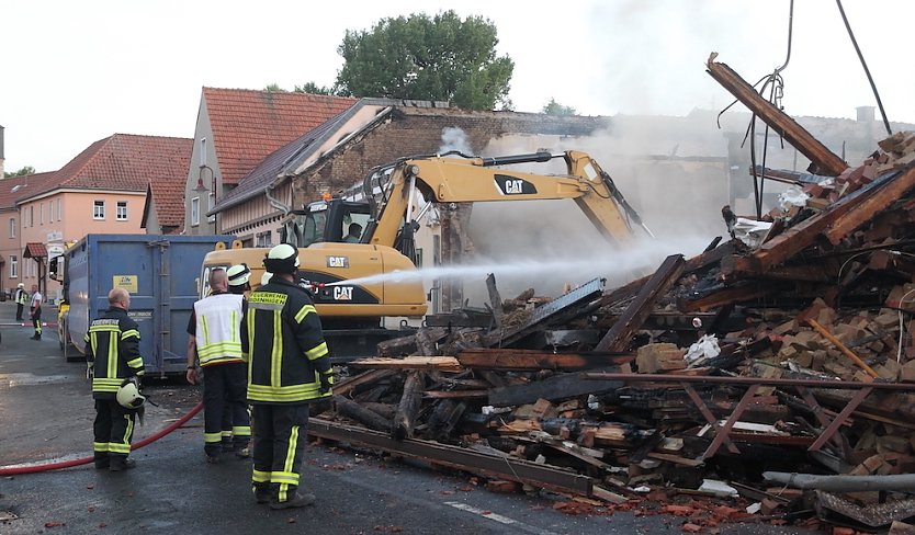 Ein Großbrand vernichtete im Sommer mehrere Wohnungen in Bothenheilingen. Jetzt gibt es Streit um die eingegangenen Spendengelder (Foto: Silvio Dietzel)