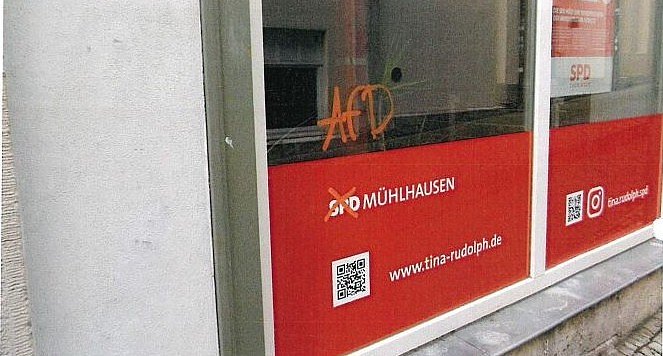 Beschmiertes Fenster in Mühlhausen (Foto: Polizei)