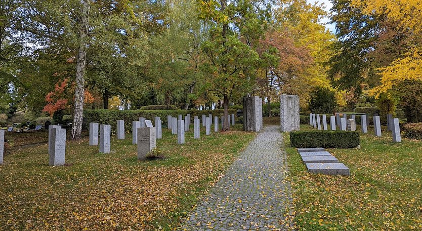 Der Ehrenhain auf dem Hauptfriedhof von Sondershausen gedenkt der Kriegsopfer aus dem 2. Weltkrieg. (Foto: Janine Skara)