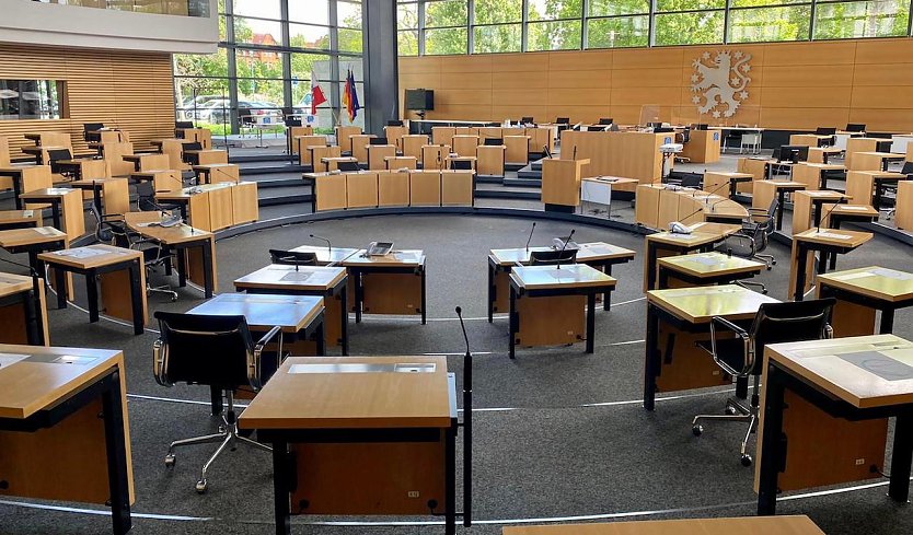 Hier, im Thüringer Landtag, wurde heute ein Antrag zur Aufrechterhaltung der korrekten Schreibweise in Behörden und Schulen verabschiedet.  (Foto: nnz-Archiv)