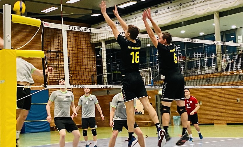 Hoffen, dass auch morgen Abend der Block am Netz gut steht: die Nordhäuser Volleyballer des SVC (Foto: D.Rieger)