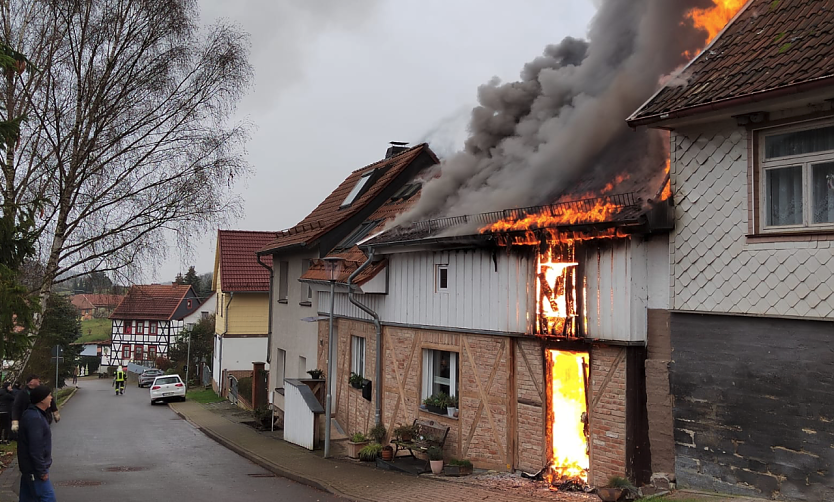 Brennendes Haus in Steigerthal (Foto: Cornelia Wilhelm)