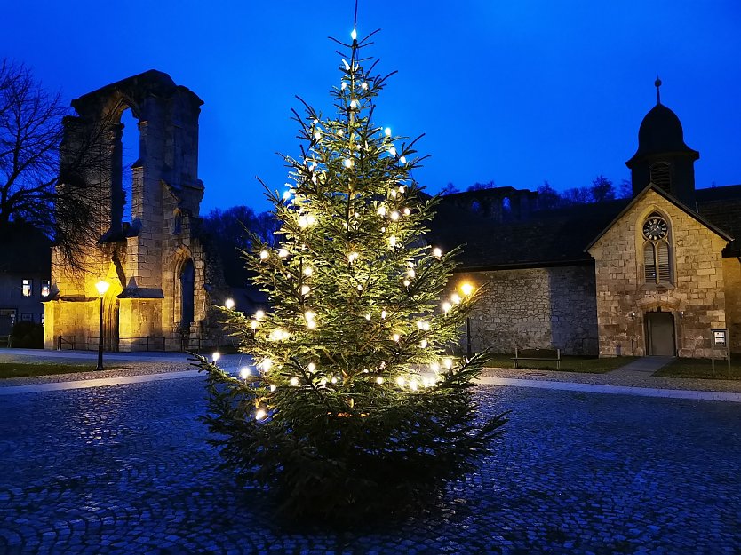 Am Kloster Walkenried hat Weihnachtsstimmung Einzug gehalten (Foto: A. Behrik)
