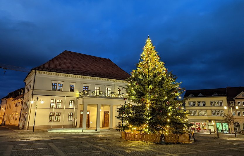 Sondershäuser Marktplatz in weihnachtlichem Glanz (Foto: Janine Skara)