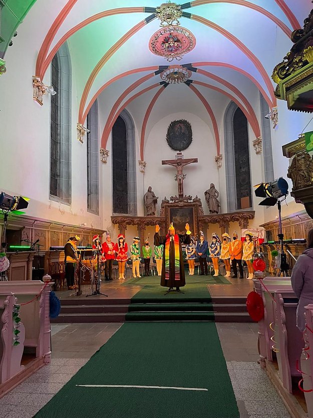 Im Jahr 2022 wurde, coronabedingt und aus der Not heraus, der erste karnevalistische Gottesdienst in Sondershausen mit Maske gefeiert (Foto: Holger Graw Vorsitzender Carnevalsverein "Blau-Weiß" Beberanien e.V.)