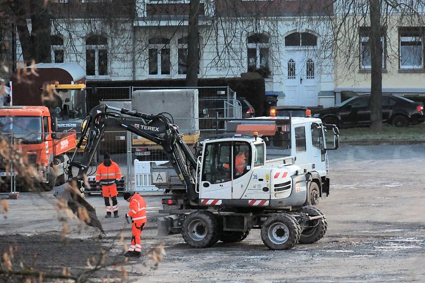 Arbeiten auf dem August-Bebel-Platz (Foto: Peter Blei)