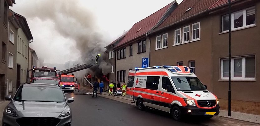 Bei einem Wohnungsbrand in Neustadt/ Greußen wurden zwei Menschen verletzt (Foto: S. Dietzel)