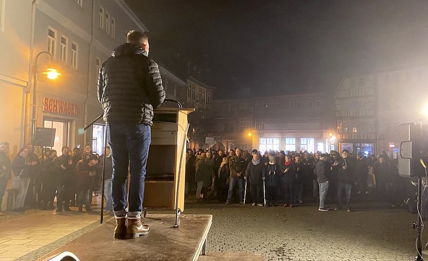 Will die Bürger wieder im Protest hinter sich versammeln: Bürgermeister Reinz (hier auf einer Kundgebung im November gegen die Energiepolitik der Bundesregierung). (Foto: uhz-Archiv)