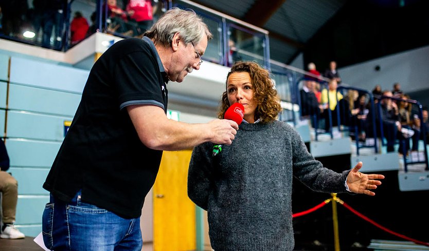 Susanne Lier warb während des Kugelstoß-Indoors in der Wiedigsburghalle für ihren Sport  (Foto: A.Meyer)