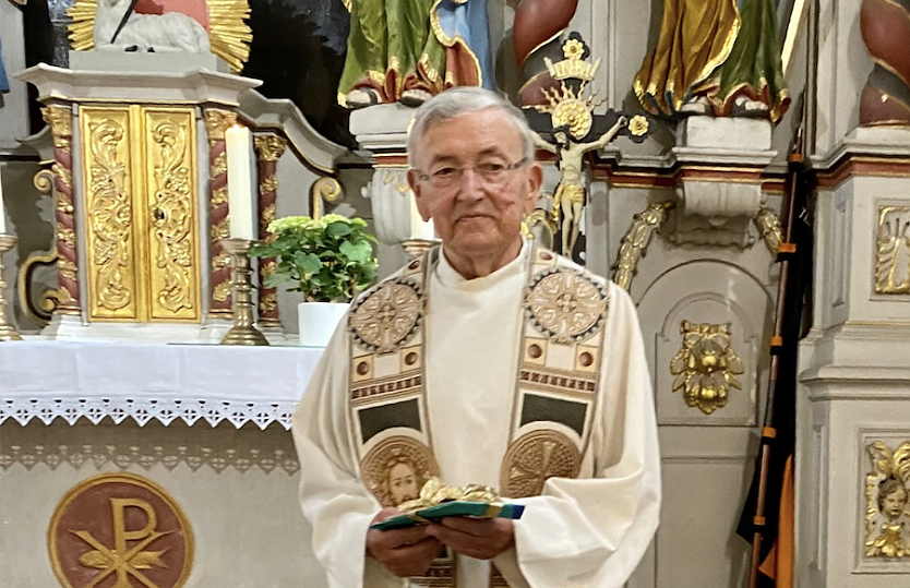 Pfarrer Kowallik bei seinem Goldenen Priesterjubiläum in Teistungen.  (Foto: Thomas Nickel, Teistungen)