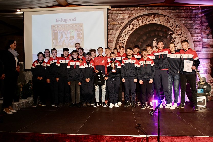 Der erste Platz in der Kategorie Nachwuchsmannschaft geht an die B-Jugend des Handballvereins 90 Artern	 (Foto: Eva Maria Wiegand)