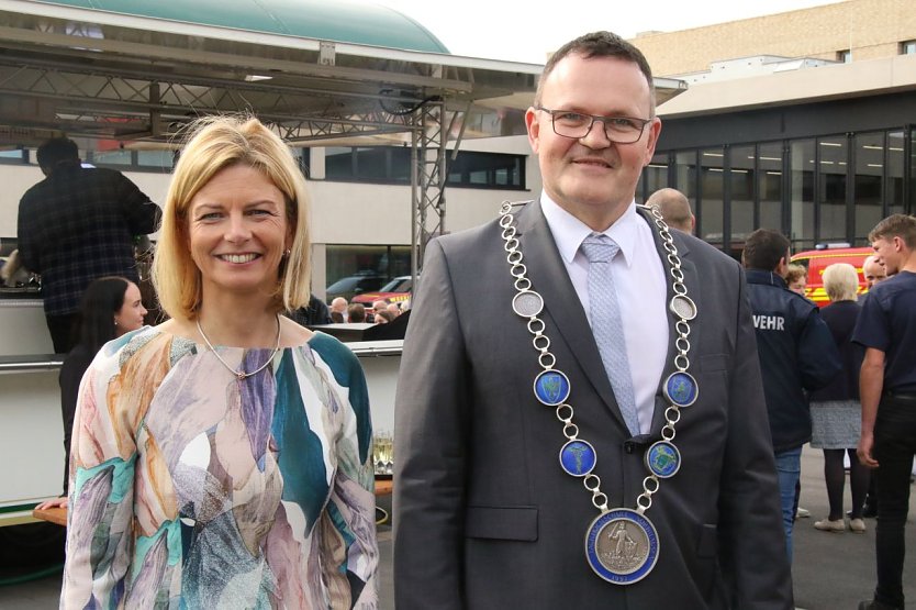 Es begrüßten die Gastgeber: Bürgermeisterin Alexandra Rieger und Hochschulpräsident Jörg Wagner (Foto: agl)