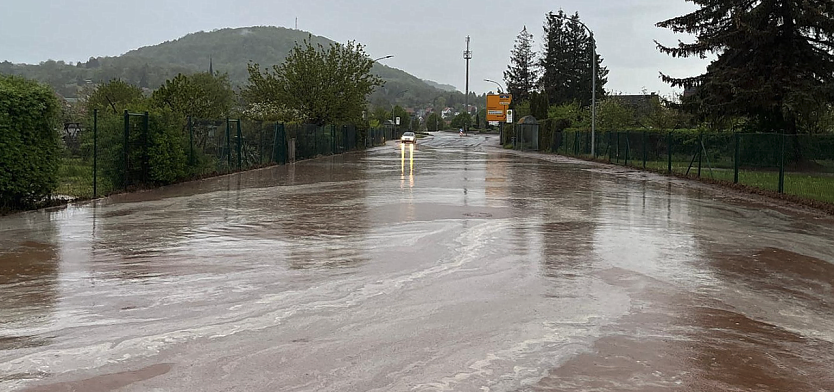 Starkregen setzt Stockhausen unter Wasser (Foto: Feuerwehr/THW/Silvio Dietzel)