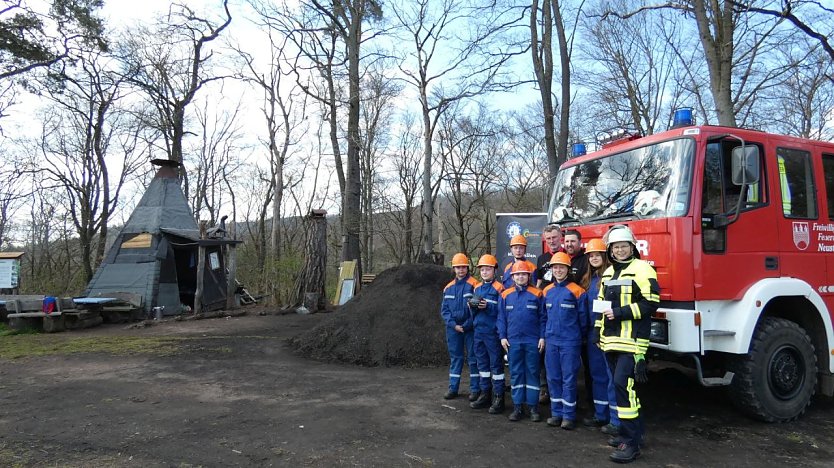 Die Jugendfeuerwehr zu Gast bei den Südharzer Köhlern    (Foto: Christoph Burkert)