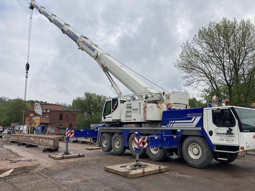 Rund 22 Tonnen wog jedes der vier Fertigteile (Foto: Stadt Nordhausen)