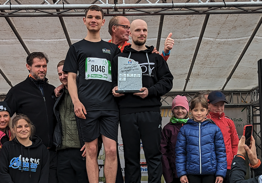 Klein, aber oho: Neben den großen Läufern schafften es die Jung-Athleten der HSG Nordhausen beim 9. Harztorlauf in Niedersachswerfen auf den 3. Platz im Teamstaffelwettbewerb. (Foto: HSG Nordhausen)