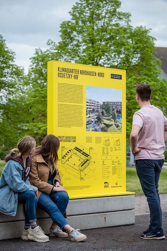 Treffpunkt für das zweite SWG-Bauzaungespräch ist die gelbe IBA-Ausstellung in Nord.  (Foto: IBA Thüringen/Thomas Müller)