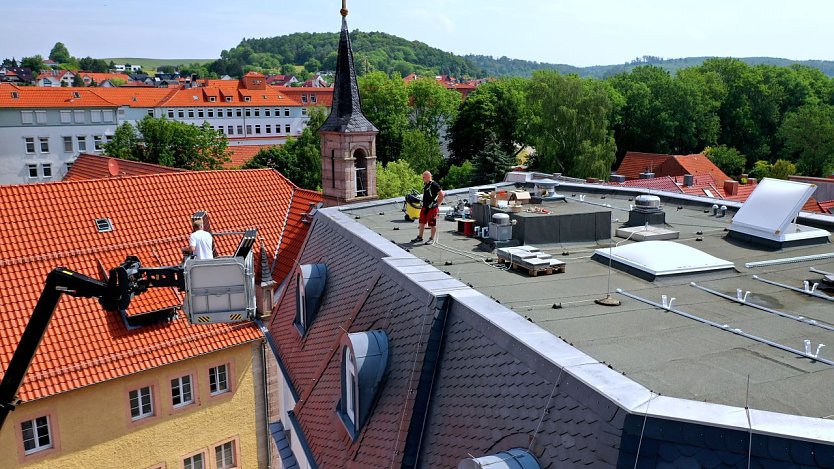 Das Flachdach des Verwaltungsgebäudes „Kaufeck“ in Worbis eignete sich gut für die Installation einer PV-Anlage. (Foto: Kamillo Schwanengel)