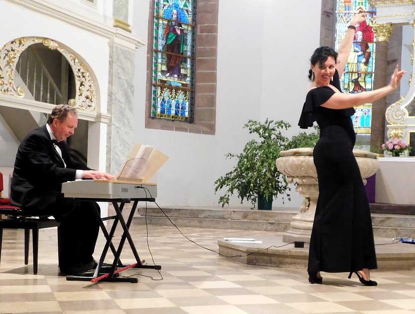 Pianist Uhlig und Anna Ivanishko in der Unterkirche (Foto: Peter Zimmer)