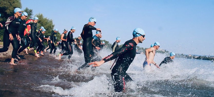 1500 Meter waren im Sundhäuser See über die olympische Distanz zu bewältigen (Foto: agl)