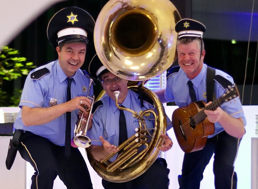 Lohnt allein schon das Kommen am Freitag: die drei unbarmherzig komischen Jazzpolizisten  (Foto: Agentur)