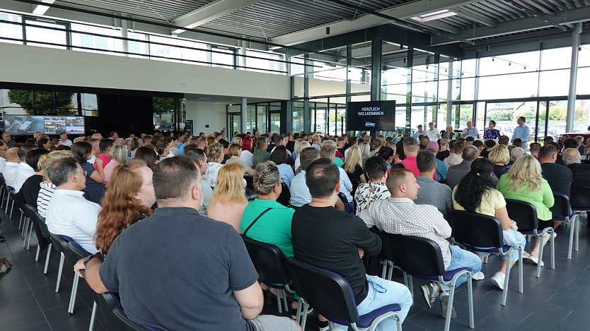 Eltern, Großeltern, Freunde und die "Neuen" (Foto: nnz)